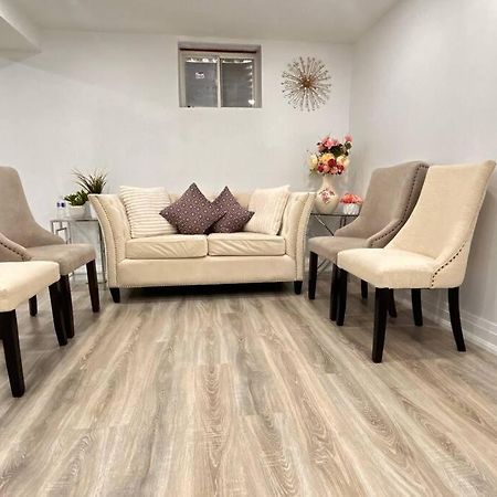 Super Luxury Family Home - 3 Bedrooms, 1 Full Bathroom And 1 Half Washroom With Free Parking, Wifi, Netflix Торонто Екстериор снимка