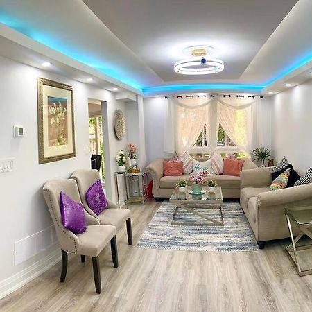 Super Luxury Family Home - 3 Bedrooms, 1 Full Bathroom And 1 Half Washroom With Free Parking, Wifi, Netflix Торонто Екстериор снимка