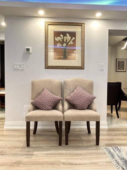 Super Luxury Family Home - 3 Bedrooms, 1 Full Bathroom And 1 Half Washroom With Free Parking, Wifi, Netflix Торонто Екстериор снимка